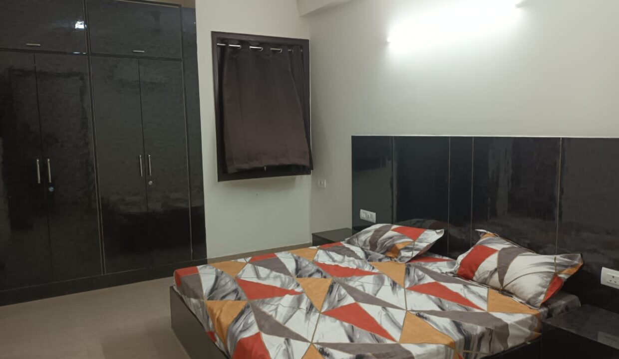 fully-furnished-150-rooms-on-lease-in-sec-50-gurgaon-02