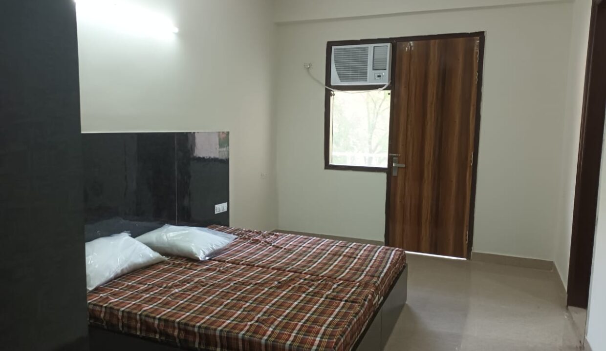 fully-furnished-150-rooms-on-lease-in-sec-50-gurgaon-04