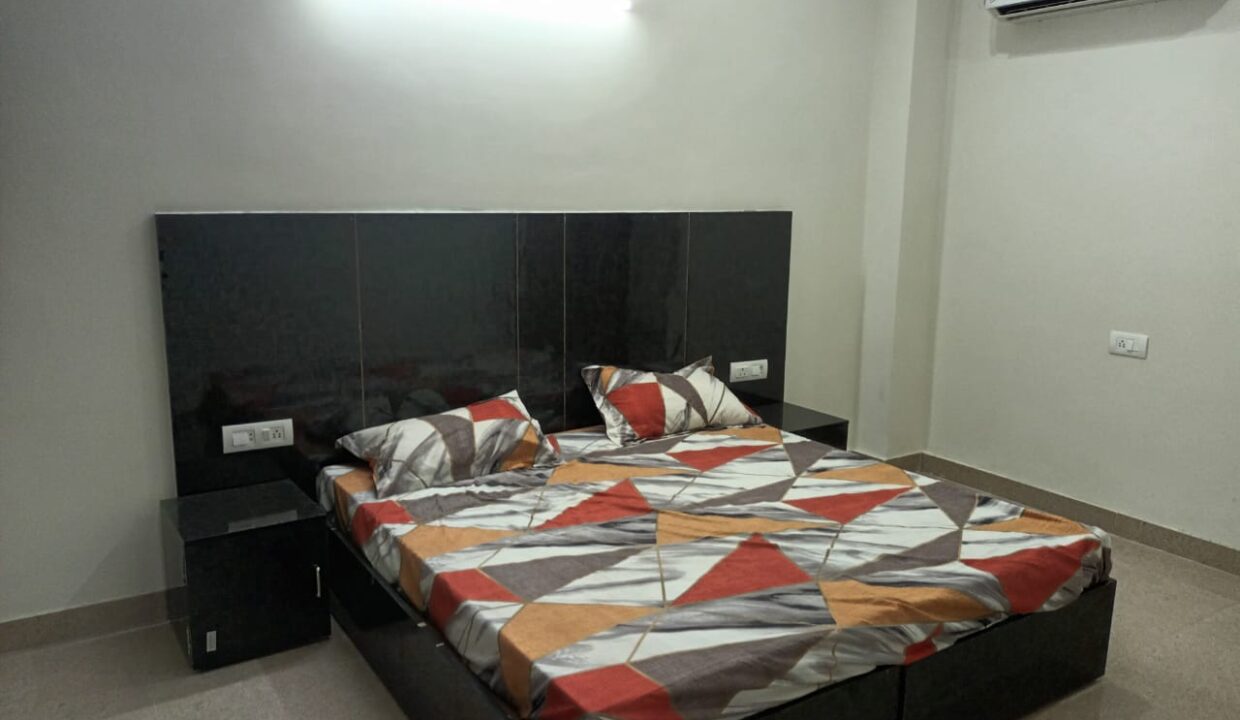 fully-furnished-150-rooms-on-lease-in-sec-50-gurgaon-05