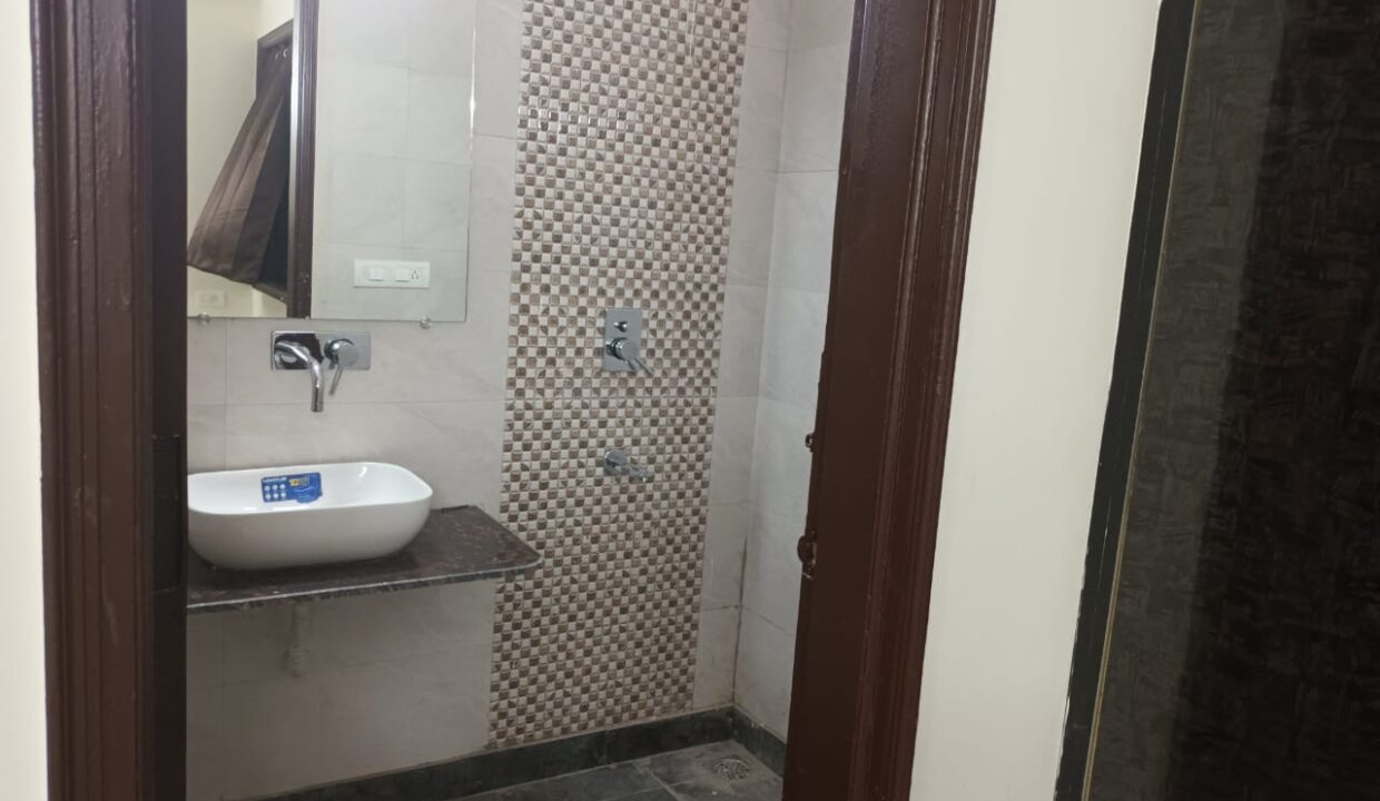 fully-furnished-150-rooms-on-lease-in-sec-50-gurgaon-06