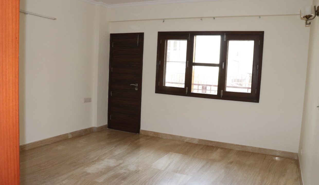 semi-furnished-luxurious-property-for-rent-in-south-delhi-3