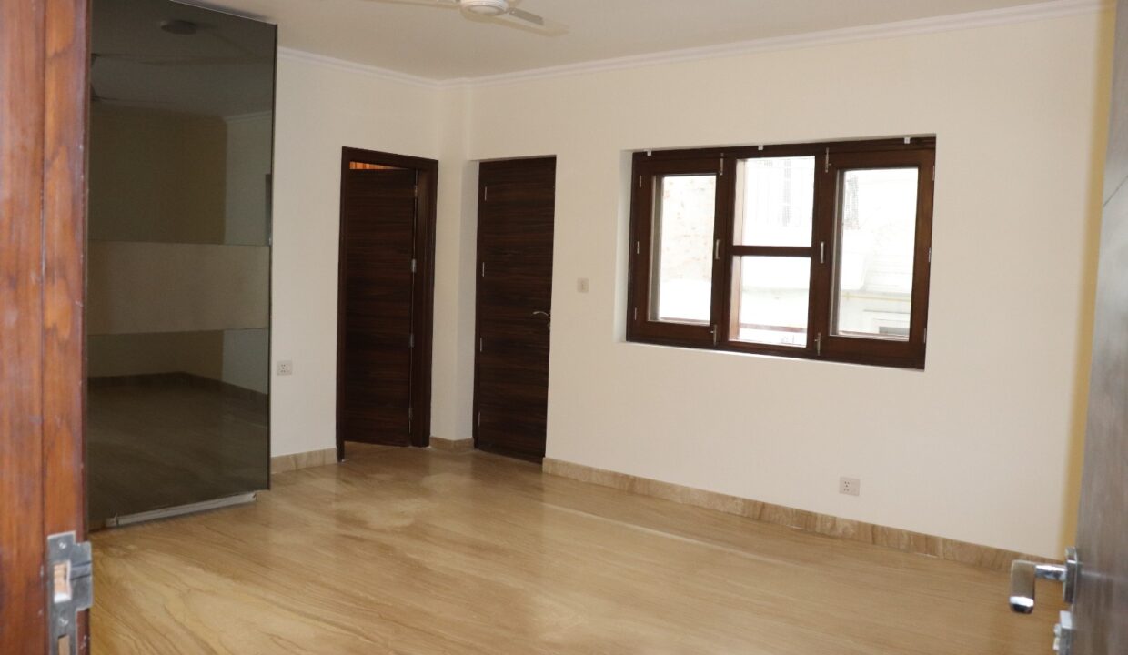 semi-furnished-luxurious-property-for-rent-in-south-delhi-4