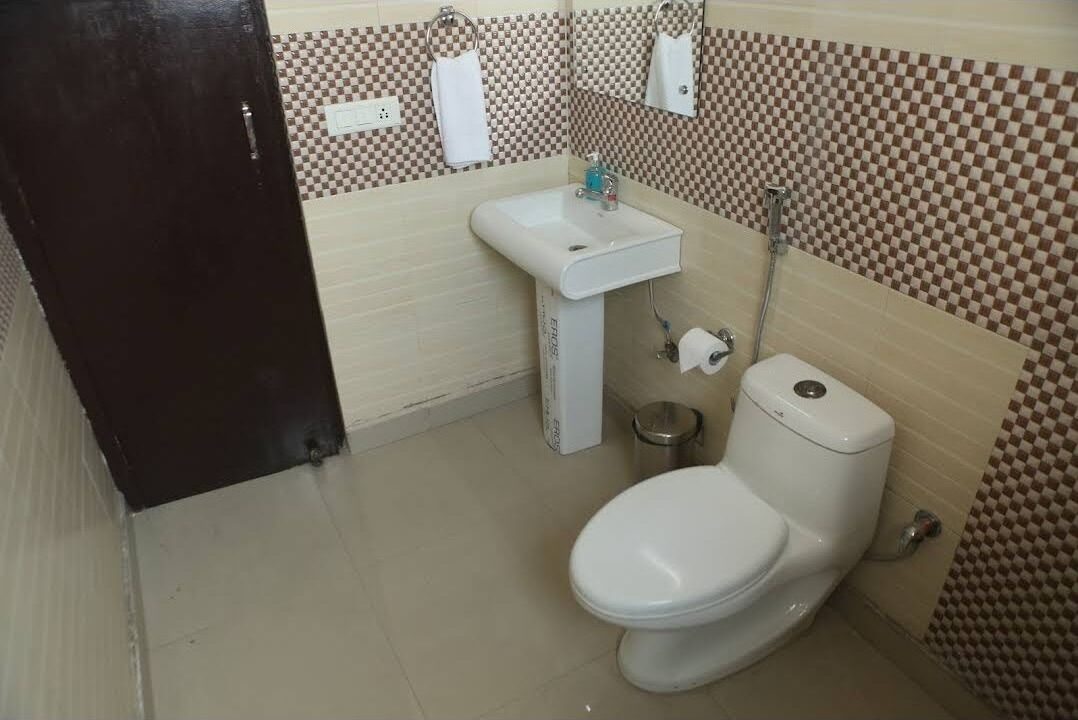 25-rooms-guest-house-on-rent-noida-sec-50-05