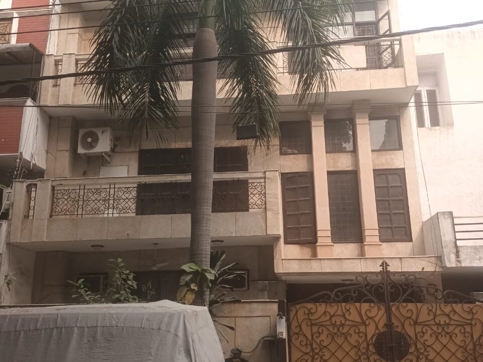 9-bedroom-flat-for-rent-south-delhi-greater-kailash-ii-01