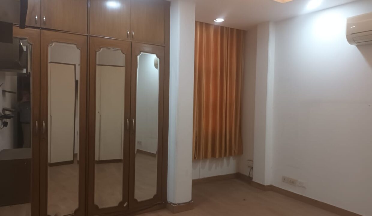 9-bedroom-flat-for-rent-south-delhi-greater-kailash-ii-02