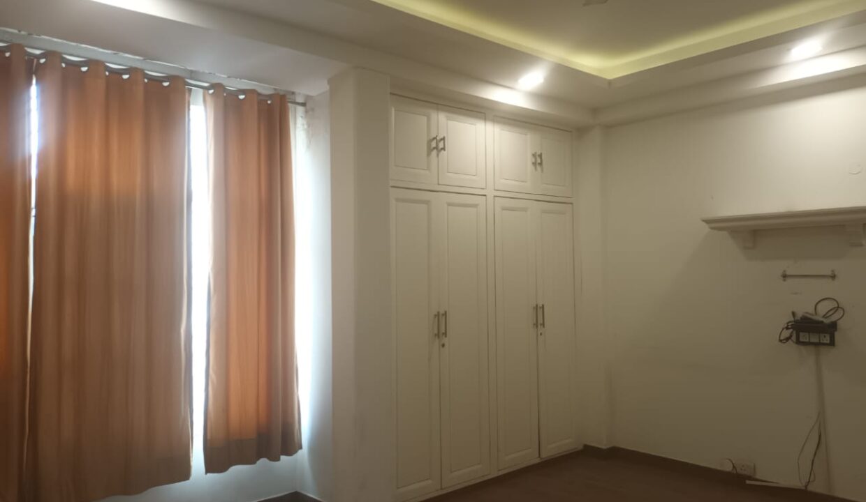 9-bedroom-flat-for-rent-south-delhi-greater-kailash-ii-07