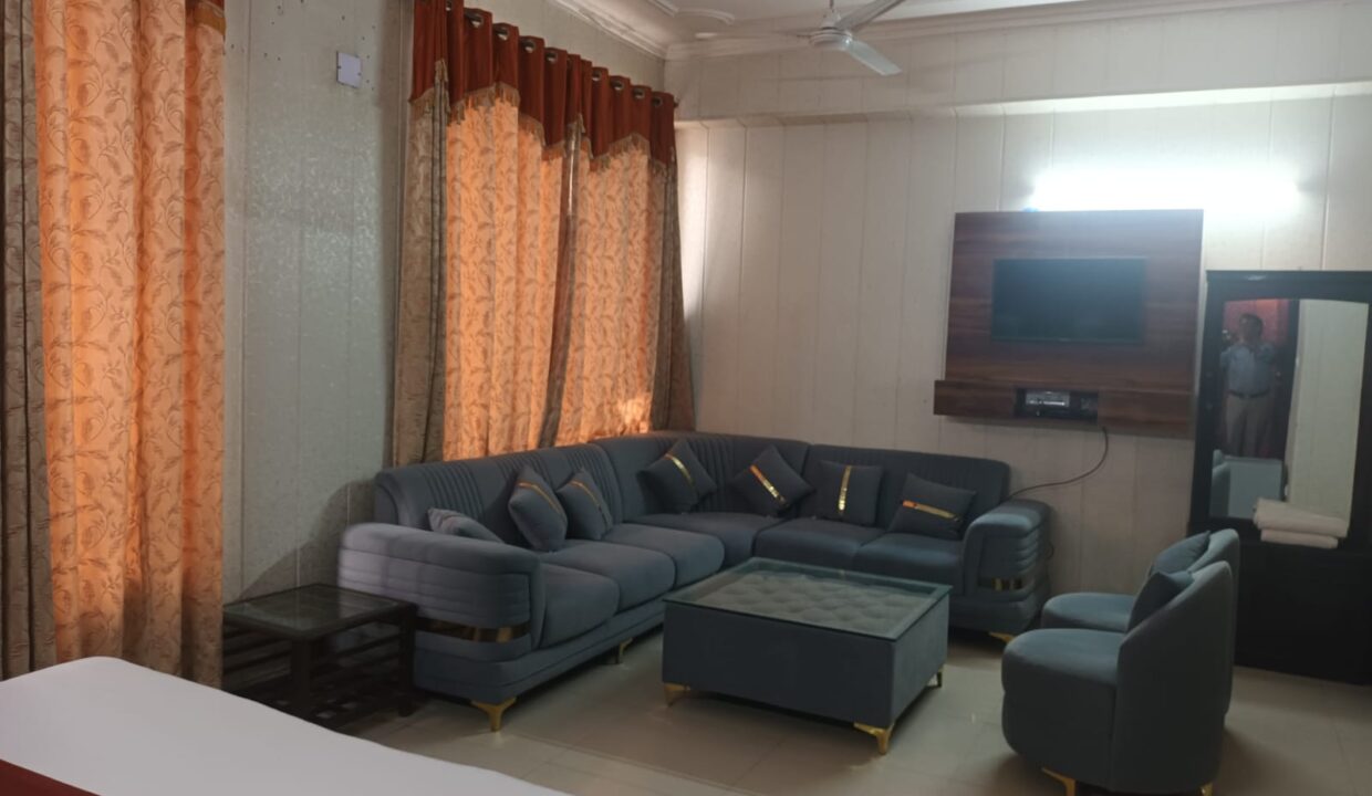 fully-furnished-guest-house-for-lease-noida-sec-31-04