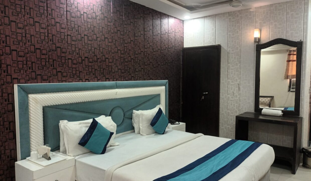 fully-furnished-guest-house-for-lease-noida-sec-31-05