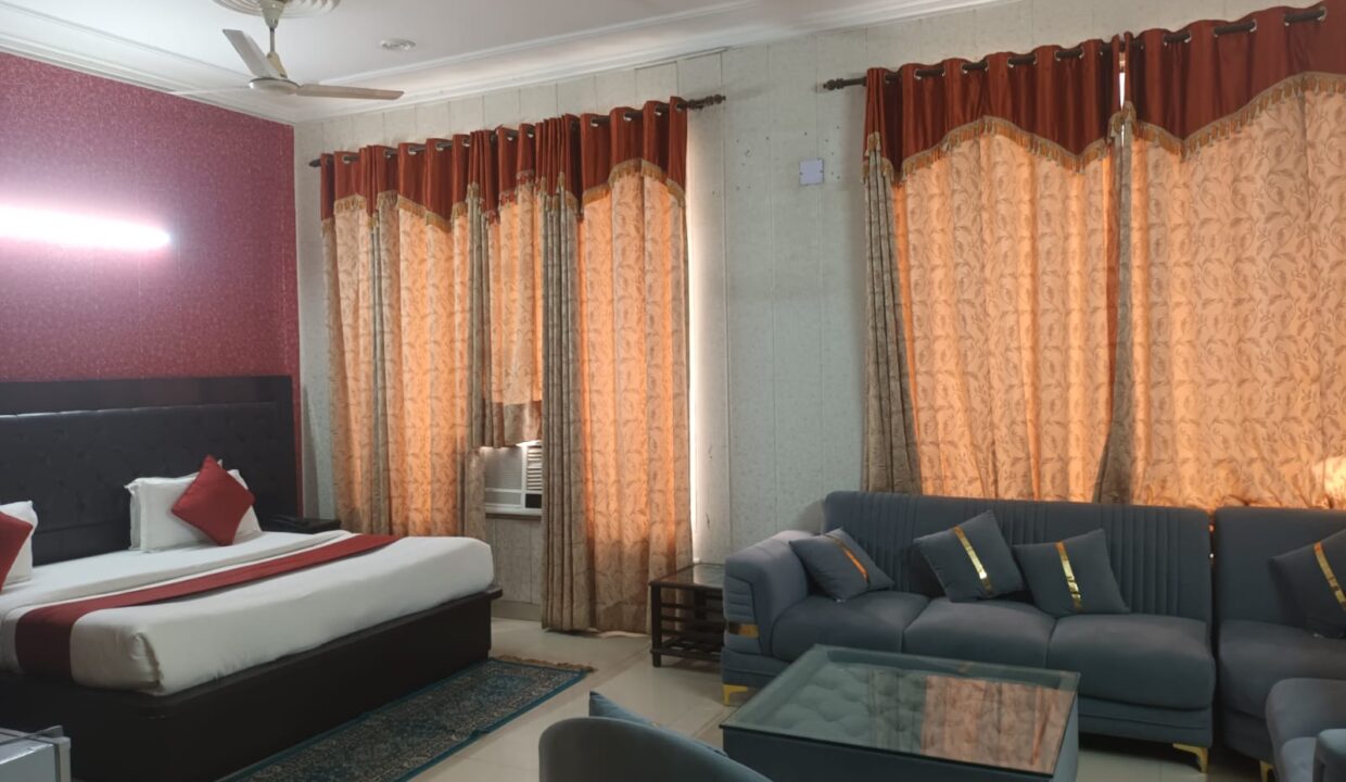 fully-furnished-guest-house-for-lease-noida-sec-31-08